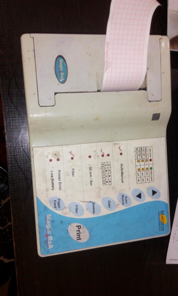 12-lead ECG machine